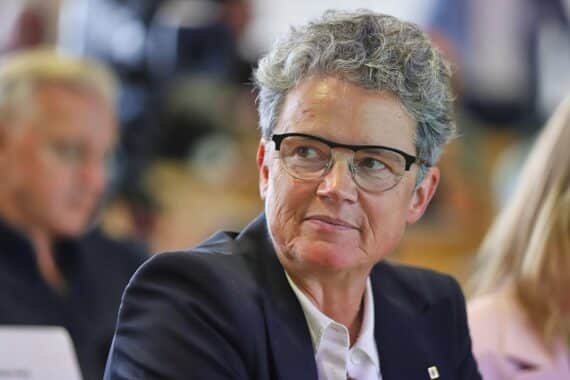 Autonome Fahrzeuge im ÖPNV Sachsen-Anhalt, Ministerin Lydia Hüskens (Archiv) bei Memorandum-Unterzeichnung.