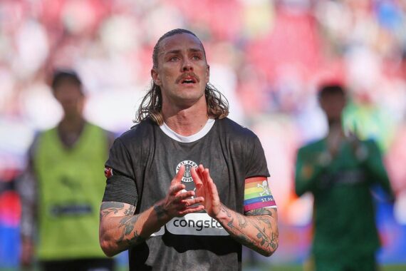 Jackson Irvine (Archiv) im Fußballtrikot, Vertragswechsel: FC St. Pauli nach Cerezo Osaka nach Japan.