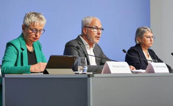 Ärztliche Begutachtung von Behandlungsfehlern: Statistik 2025 des Medizinischen Dienstes, mit Hinweis auf Schäden.