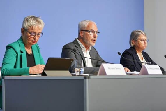 Ärztliche Begutachtung von Behandlungsfehlern: Statistik 2025 des Medizinischen Dienstes, mit Hinweis auf Schäden.
