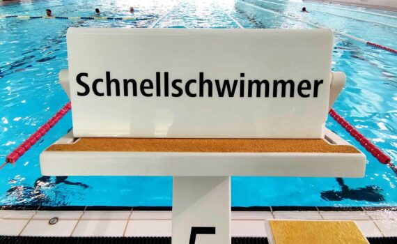 Schwimmbecken im Archiv: Deutscher Johannes Liebmann gewinnt Freistil-Weltrekord bei Europameisterschaften in Paris.