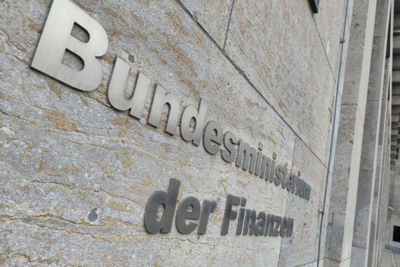 Finanzministerium-Archivbild in Berlin, Bundesregierung beschließt Frühstartrente: Startkapital für Kinder bis 18.