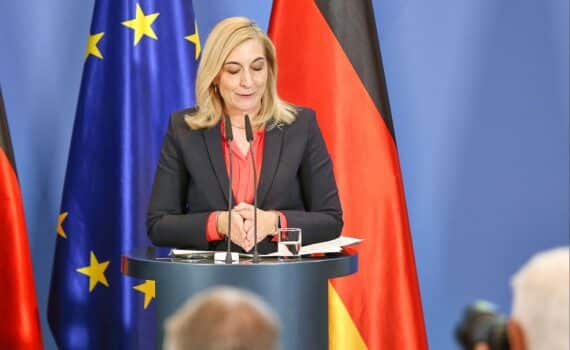 Nina Warken (CDU) in Berlin, Foto vom 12.08.2026, im Kontext BND-Reform und Sicherheitslage.