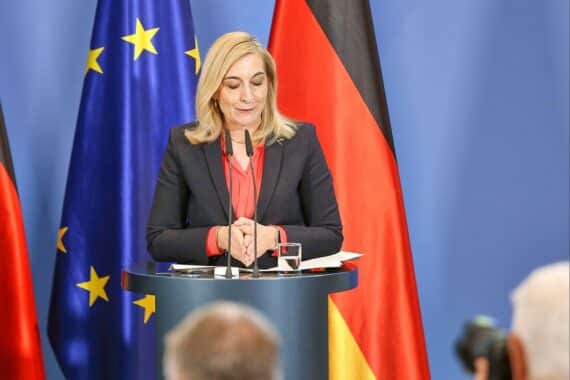 Nina Warken (CDU) in Berlin, Foto vom 12.08.2026, im Kontext BND-Reform und Sicherheitslage.