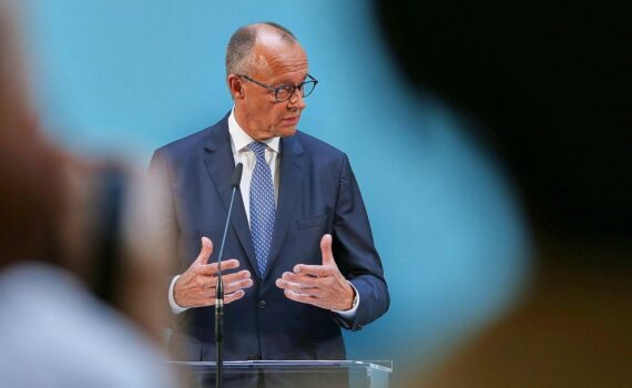 Friedrich Merz im Archivfoto; Klimaunion fordert Klimaschutz und Anpassung als Chefsache bei Kabinettsklausur.