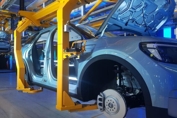 „E-Auto-Prämie“: Politiker beraten E-Mobilität, EU-Local-Content-Regeln und Autopaket (Archivfoto einer Autoproduktion).