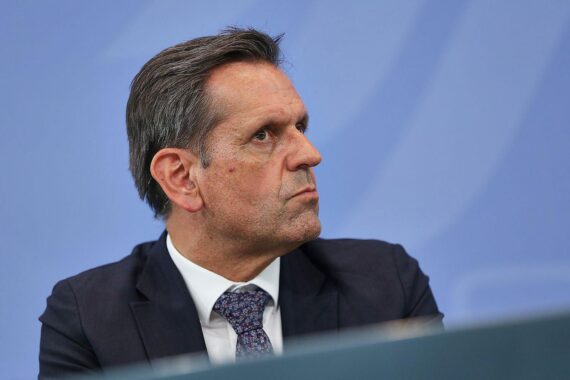 Olaf Lies fordert flexible Klimaziele; Foto: Ministerpräsident Olaf Lies im SPD-Kontext.