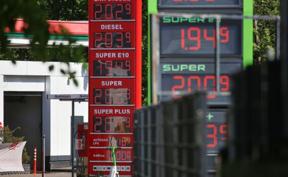 Tankstelle (Archiv), Spritpreise; Ines Schwerdtner fordert Entlastungspaket für Verbraucher.