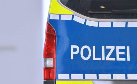 Polizei-Archivfoto: Rettung, Ermittlungen nach Schusswaffentötung in Verden, Verdächtiger in Gewahrsam.