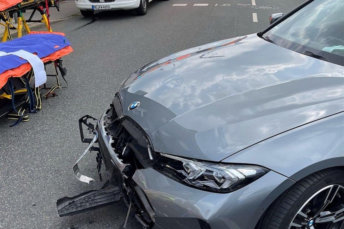 Motorradfahrer bei Unfall auf Nevigeser Straße in Velbert schwer verletzt