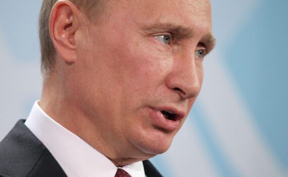 Wladimir Putin im Archivfoto, Bezug zur russischen Antikriegsopposition und Opposition im Exil.