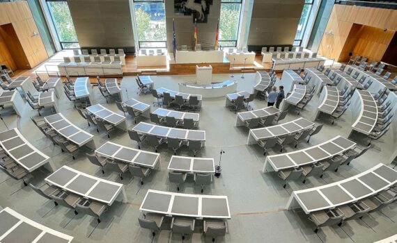 Landtag von Niedersachsen in Hannover (Archiv), Hinweis zur Landtagswahl am 26. September 2027.