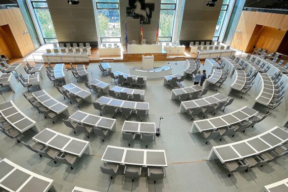 Landtag von Niedersachsen in Hannover (Archiv), Hinweis zur Landtagswahl am 26. September 2027.
