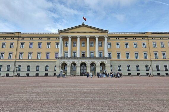 Königliches Schloss Oslo (Archiv): Trauer um König Harald V. von Norwegen, 28. August.