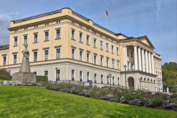 Norwegischer König Harald V. (Archiv): Königliches Schloss Oslo, Trauerankündigung, königliches Ende, neuer König Haakon.