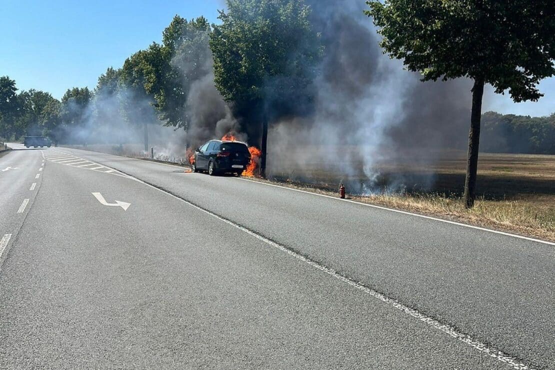 Pkw-Brand auf der B482 bei Petershagen-Döhren