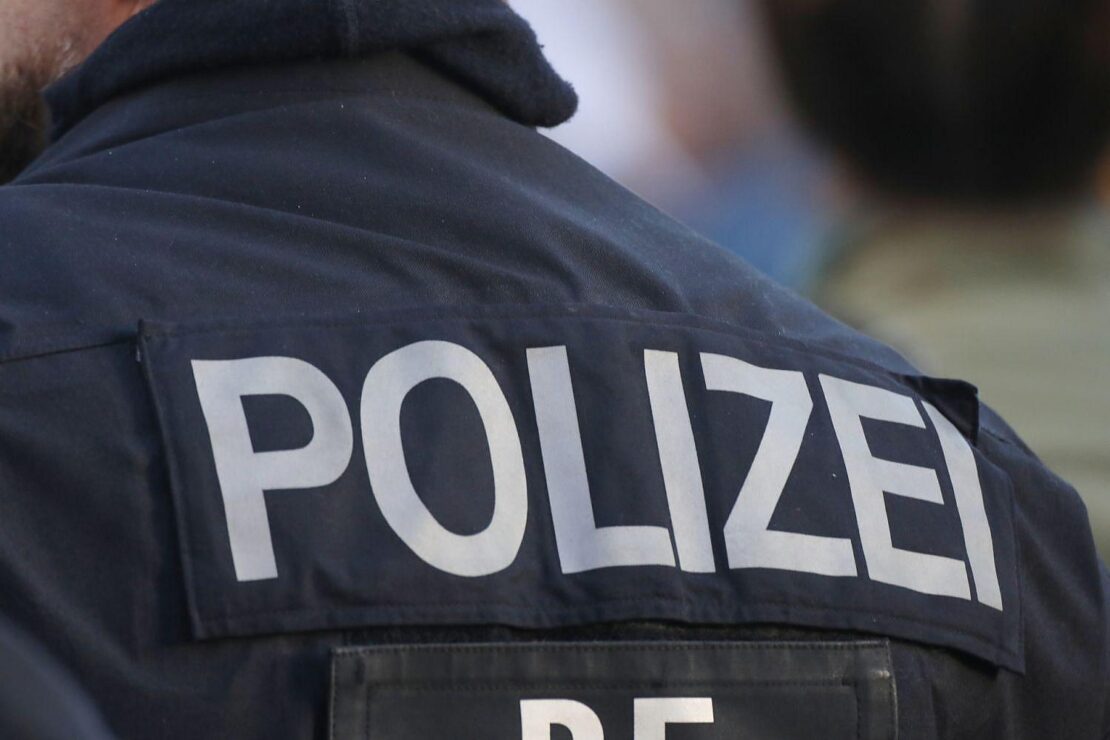 Pkw überschlägt sich in Bremerhaven-Geestemünde – Fahrer erleidet Schürfwunden