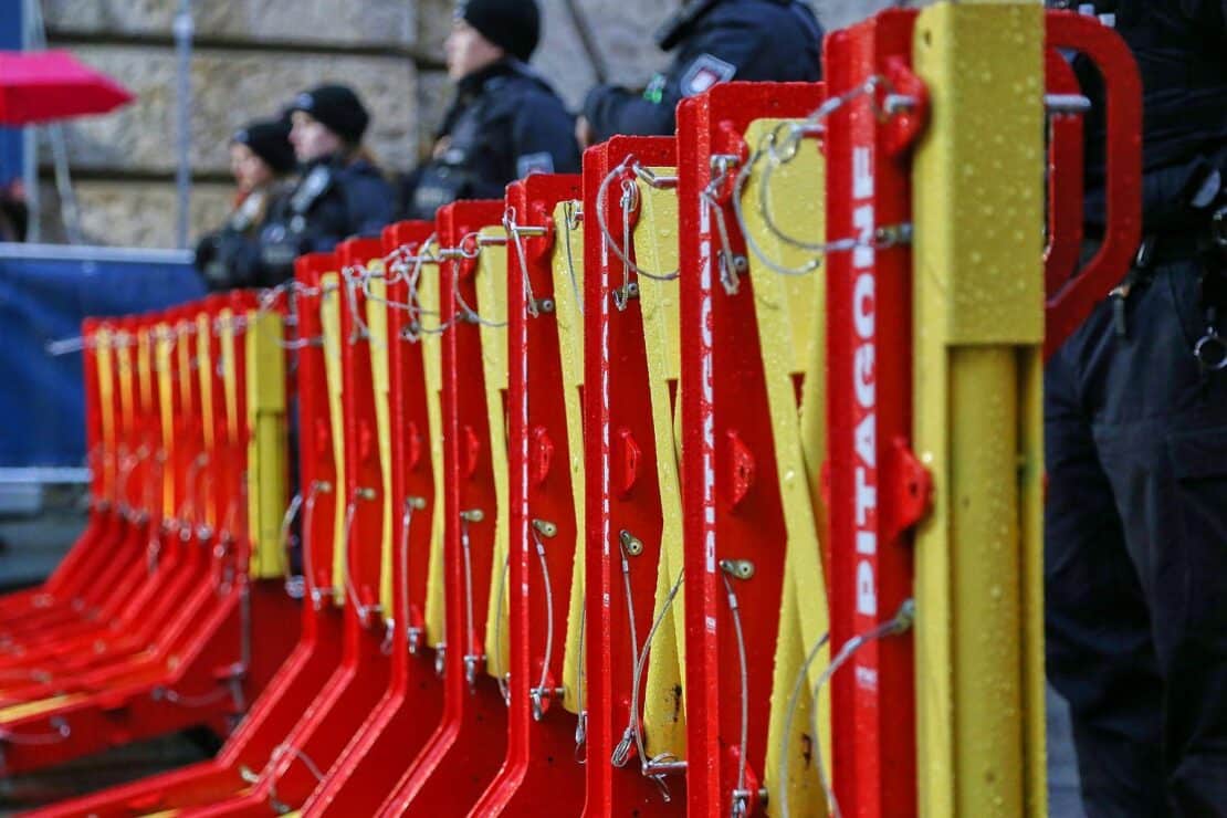 Polizei kündigt Sperrungen vor Fußballspiel im Ludwigsparkstadion an
