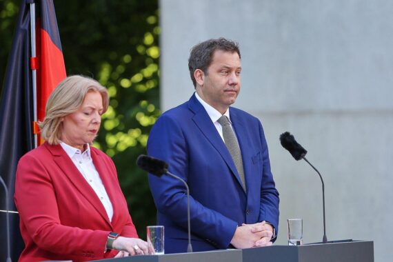Lars Klingbeil und Bärbel Bas (Archivfoto) vor wachsender SPD-Kritik und Mitgliederentscheid.