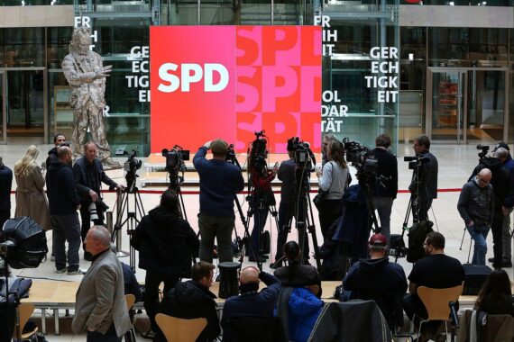 SPD-Zentrale im Willy-Brandt-Haus: Sparprogramm, Modernisierung, IT- und Kampagnenstruktur, Umbau der Parteistruktur.