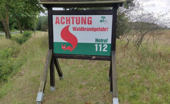 Waldbrandgefahr-Hinweis im Archiv; SPD fordert strengere Strafen für vorsätzliche/fahrlässige Brandstiftung.