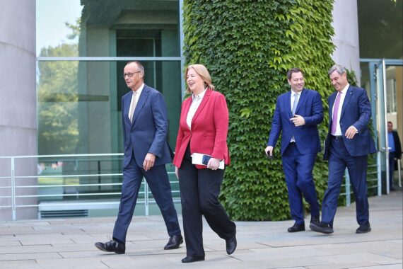 Pressekonferenz in Berlin: Politiker von Union und SPD beraten für gutes Miteinander und schnelle Reformen.