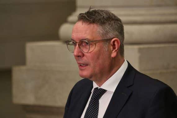 Alexander Schweitzer (Archiv) fordert eine Bundespräsidentin als Signal für Gleichstellung.