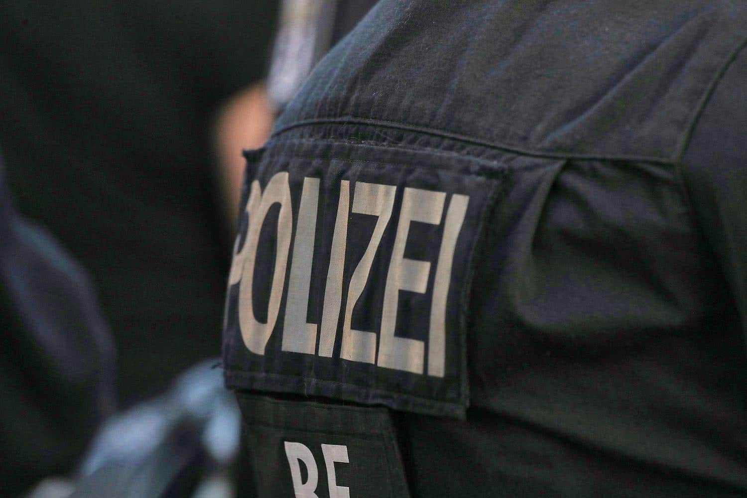 Polizei (Archiv): Schwerer Unfall—Motorradfahrer bei Döttesfeld/Eichen auf L269 verletzt, Rettung im Einsatz.