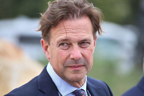 Steffen Seibert (Archiv) wird gezeigt; er kritisiert Israels Regierung und die Siedlungspolitik scharf.