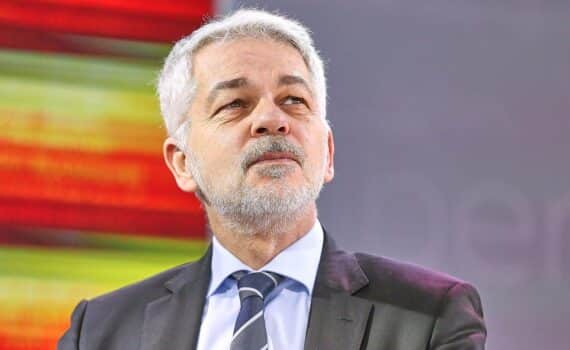 Carlo Masala (Archivfoto) kritisiert Pistorius' Rüstungsstrategie, Bundeswehr und Verteidigungsbeschaffung im Fokus.