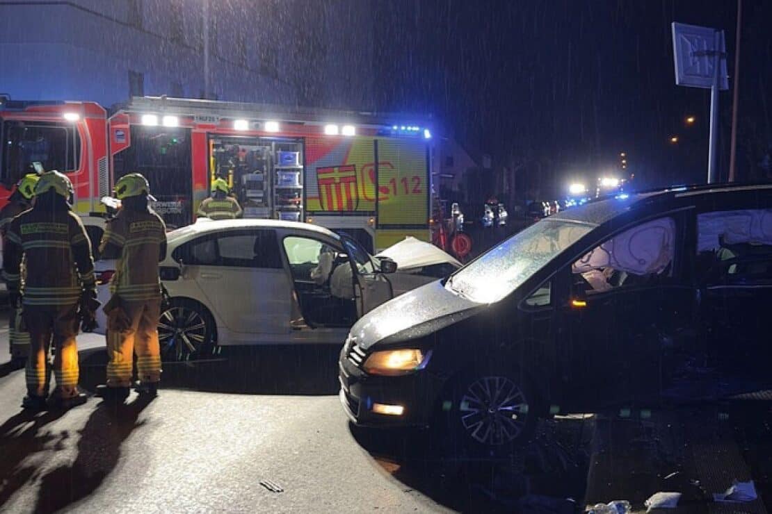 Sieben Verletzte bei Verkehrsunfall auf der Riemekestraße in Paderborn