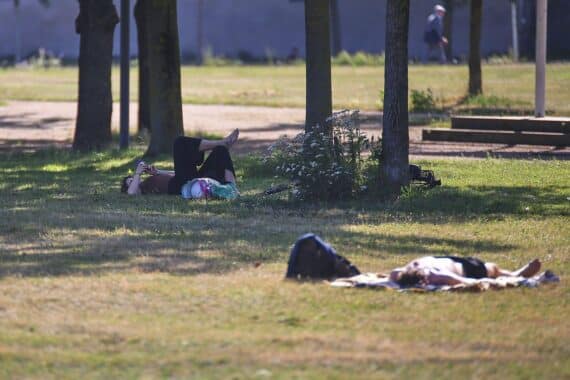 Sommer 2026: Sonnige Hitze mit Dürre, heißen Tagen, Rekorden und wenig Niederschlag in Deutschland.