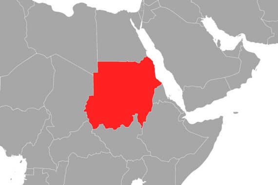 Drohnenangriff in Darfur: sudanesische Armee attackiert Gericht, zahlreiche Tote und Verletzte.