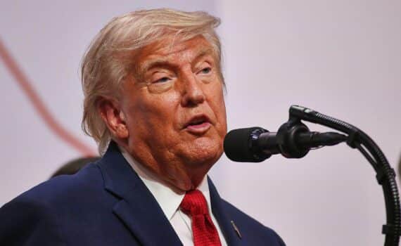 Donald Trump (Archiv) kündigt US-Vorrang über venezolanische Ölreserven an; Abkommen mit Investitionen.