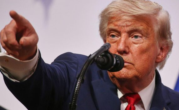 Donald Trump warnt vor „wirtschaftlichem D-Day“ gegen den Iran: Sanktionen, Isolation und Folgen für Unterstützer.