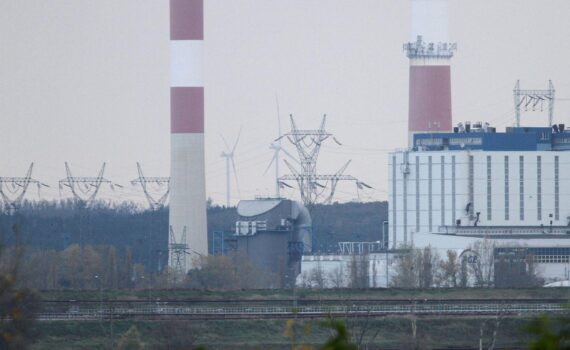 Kraftwerk im Archiv, Symbol für fossile Energien – im Kontext von Hitze-Rekorden und Energieausstieg.