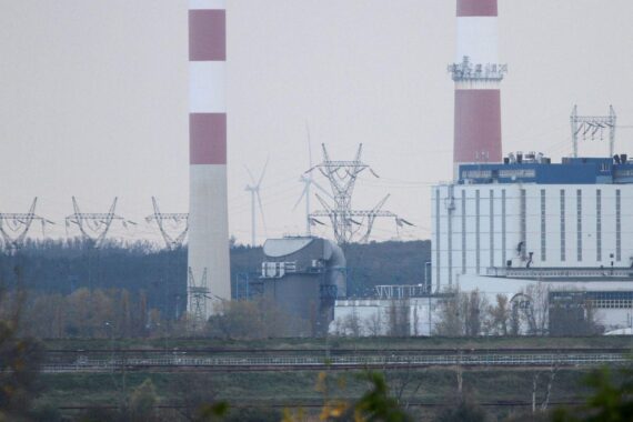 Kraftwerk im Archiv, Symbol für fossile Energien – im Kontext von Hitze-Rekorden und Energieausstieg.