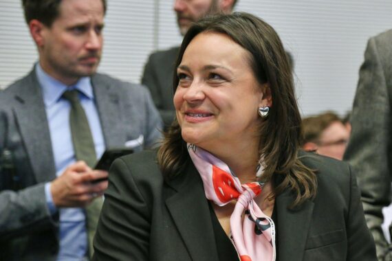 Catarina dos Santos-Wintz (CDU) vor Berliner Parlamentskulisse, als mögliche neue Erste Parlamentarische Geschäftsführerin.