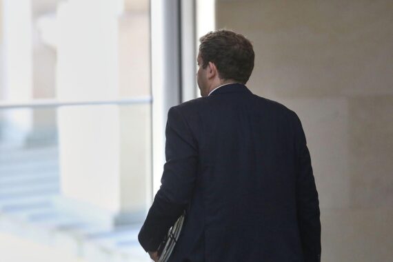 Lars Klingbeil (SPD) im Kontext geplanter Steuerpläne und Kritik an Belegschaftsrabatten.