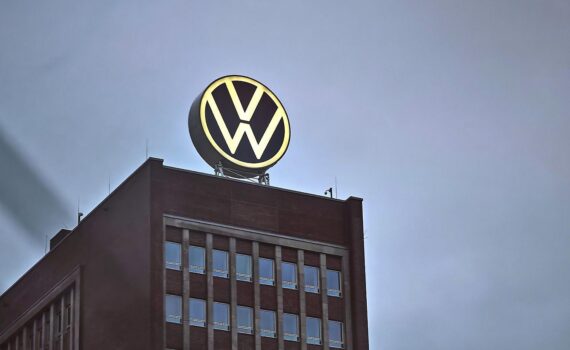 Volkswagen-Batteriezellenfabrik in Salzgitter; Frank Blome kündigt ab Mitte September Großserienproduktion an.