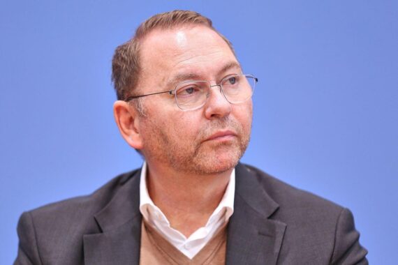 Frank Werneke (Archiv) vor Berlin, Gewerkschaft Verdi und Debatte um Rente nach 45 Berufsjahren.