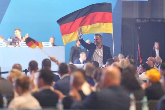 Verdi-Chef Frank Werneke warnt: AfD-geführte Regierung in Sachsen-Anhalt wäre „Katastrophe“ für Deutschland.