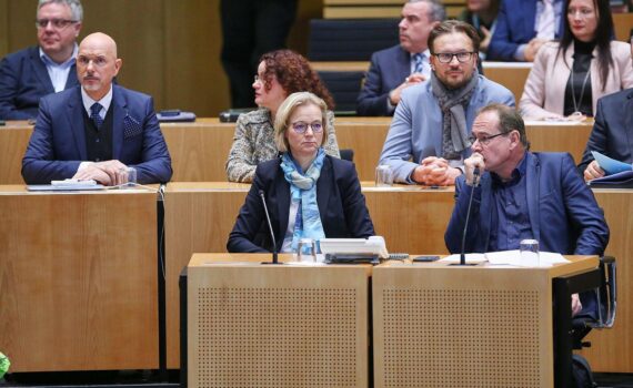 Sahra Wagenknecht im Kontext BSW-Fraktion Thüringen; Thüringer Landtag, Parteikrise und Koalitionsstreit.
