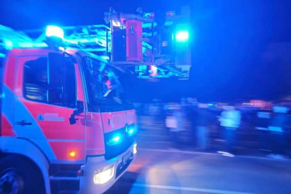 Feuerwehr im Archiv, Warnmeldungen und Evakuierung in Monschau wegen Brand- und Rauchausbreitung im Hohen Venn.