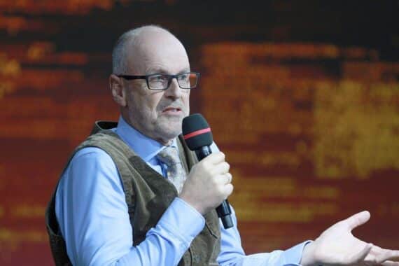 Peter Wohlleben (Archiv) – Förster und Autor – fordert Ruhe für verbrannte Waldflächen, Natur soll sich erholen.