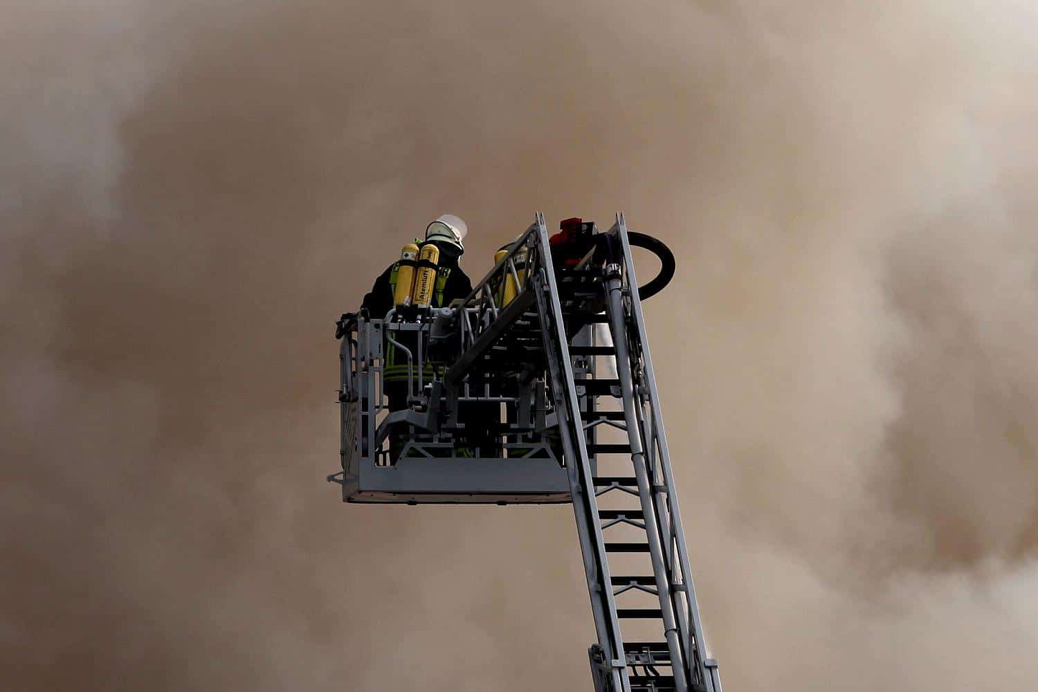 Waldbrand bei Olsberg beschäftigt 180 Einsatzkräfte