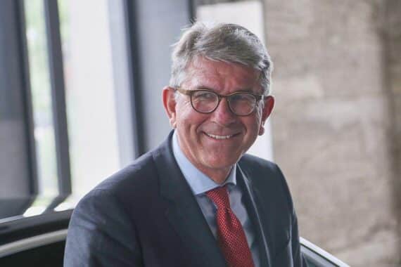 Berlin: Kulturstaatsminister Wolfram Weimer, Platz zwischen Kanzleramt und Reichstag mit Skulpturenplänen.