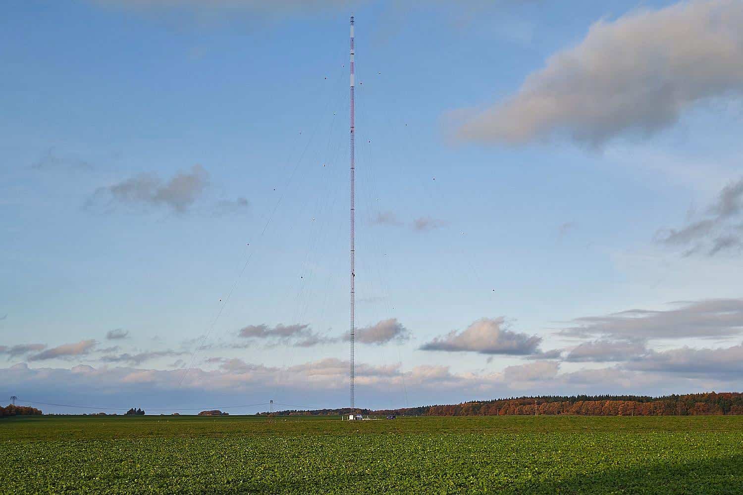 Trockener Mecklenburg-Vorpommern: trockener Himmel, Sonne zwischen Wolkenfeldern, Archivfoto „Mast“.