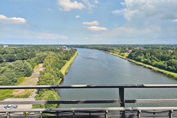 Sommerwetter in Hamburg und Schleswig-Holstein: heiter, trocken, warm; Nord-Ostsee-Kanal als Archivfoto.