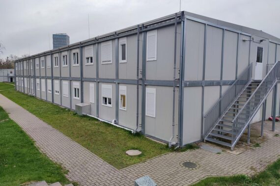 Asylunterkunft (Archiv) in Deutschland, Symbol für sinkende Zahl von Asylanträgen.